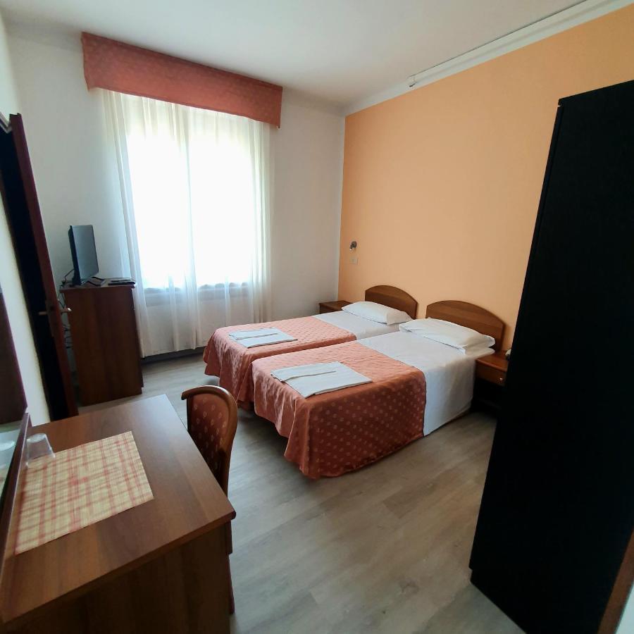 Hotel Perla Massa Lombarda Exterior photo