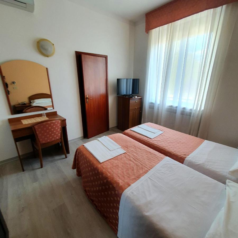 Hotel Perla Massa Lombarda Exterior photo
