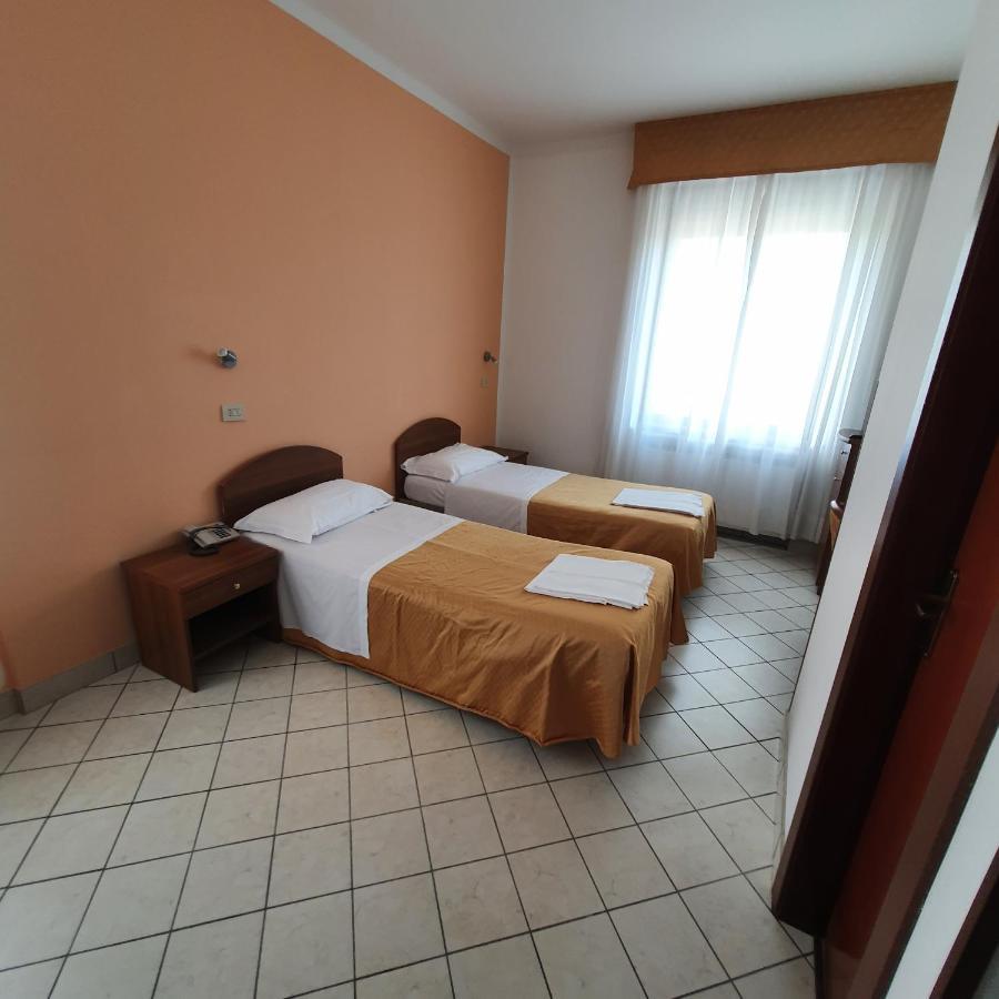 Hotel Perla Massa Lombarda Exterior photo