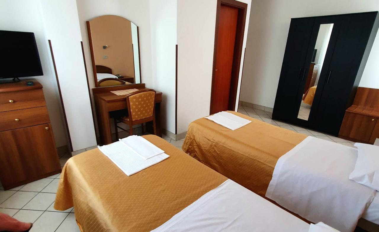 Hotel Perla Massa Lombarda Exterior photo