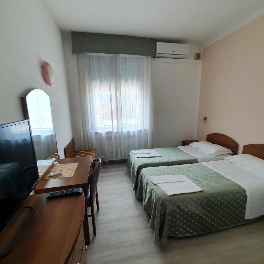 Hotel Perla Massa Lombarda Exterior photo