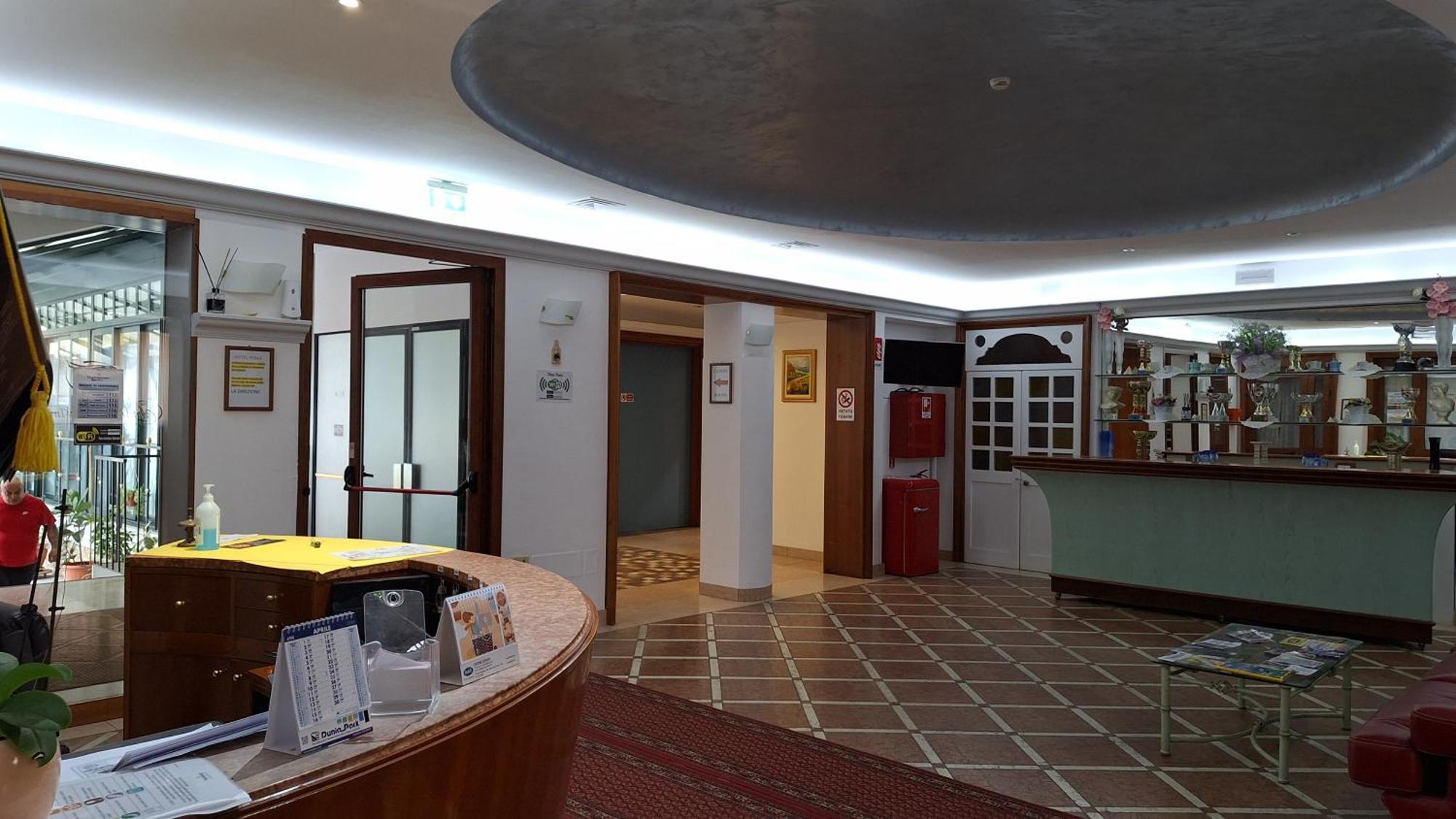 Hotel Perla Massa Lombarda Exterior photo